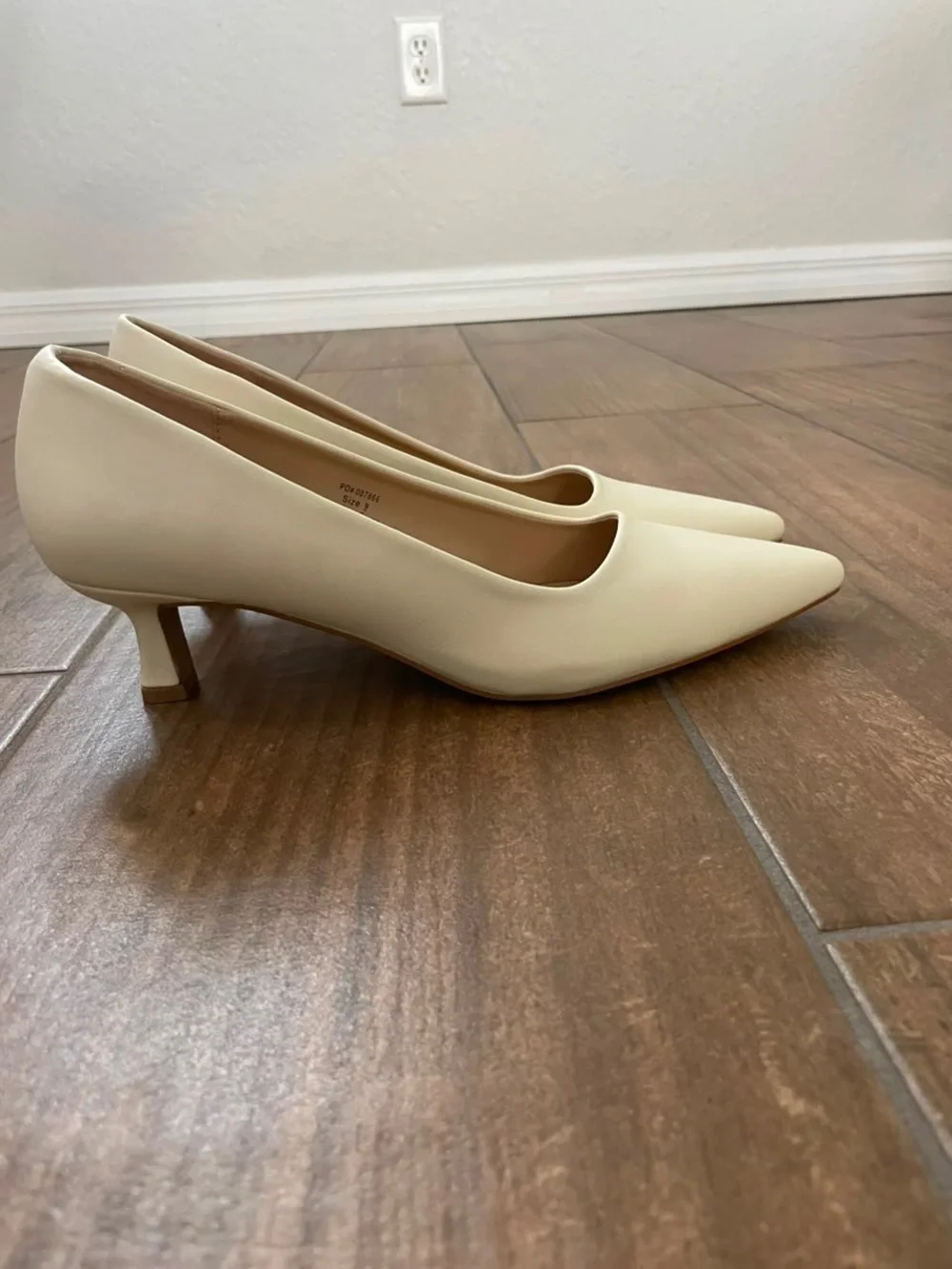 Journee Collection Women's Cream Pointed Toe Pumps